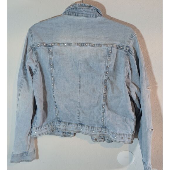 Women’s Light Wash Distressed Studded Denim Jean Jacket Size M Medium - Picture 2 of 4